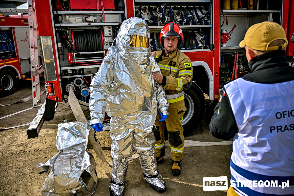 Strażacy z całego powiatu w akcji. Trzy groźne scenariusze i 33 zastępy na ćwiczeniach [FOTO] 